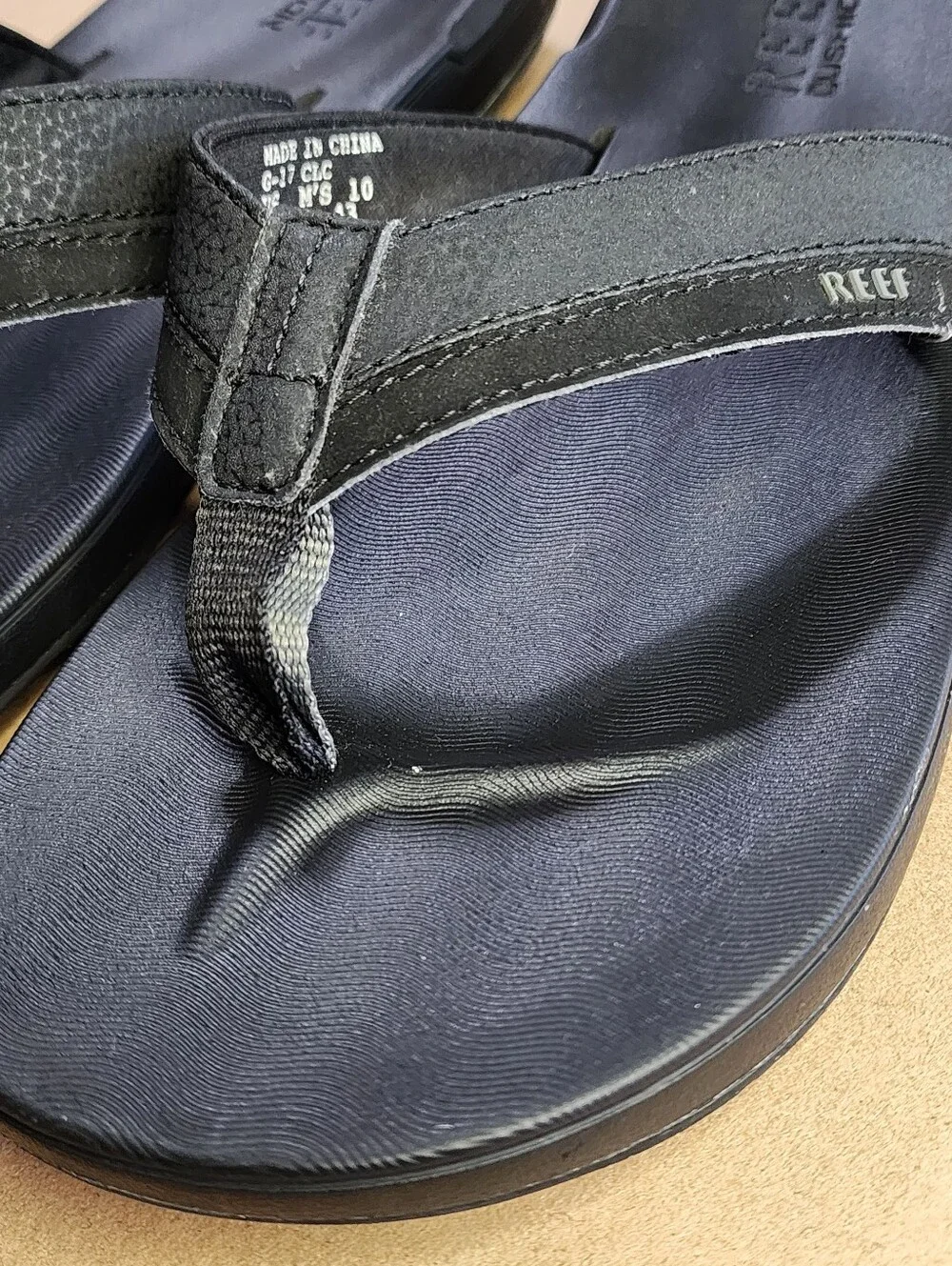 Reef Flip Flop Sandals Mens 10 Black Arch Support Cushioned Comfort Beach Travel